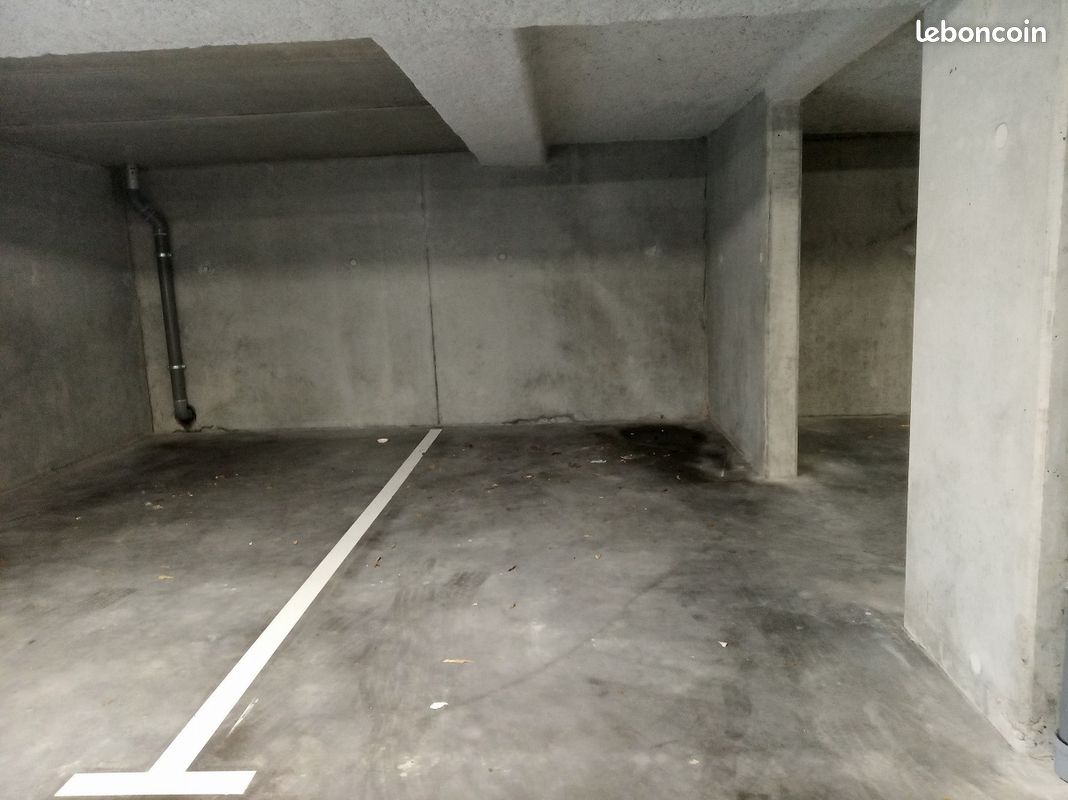 Parking Couvert/Sécurisé-1/2 ssol-220Volts-les Sables d'Olonne · à Les Sables-d'Olonne · 19 700 €