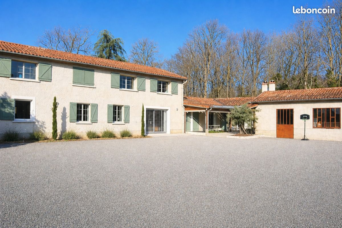 Maison 8 pièces 235 m² · à Veauchette · 235 m² · 529 000 €