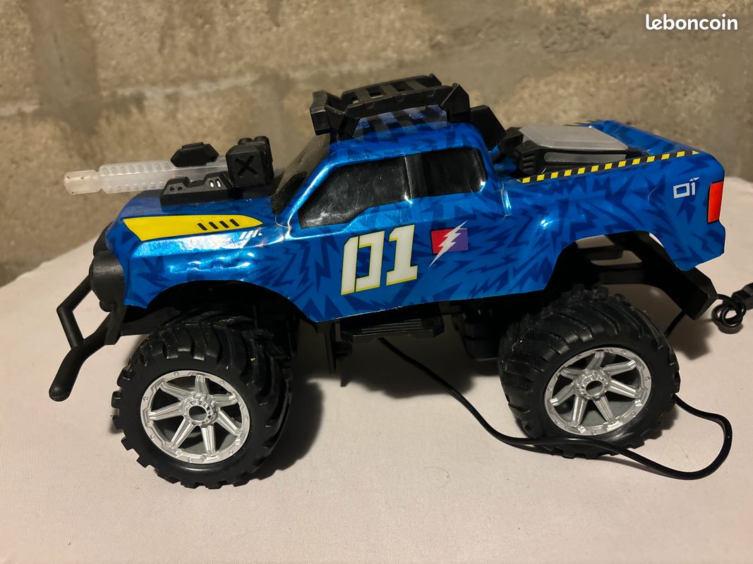 Voiture 4x4 (image 1)
