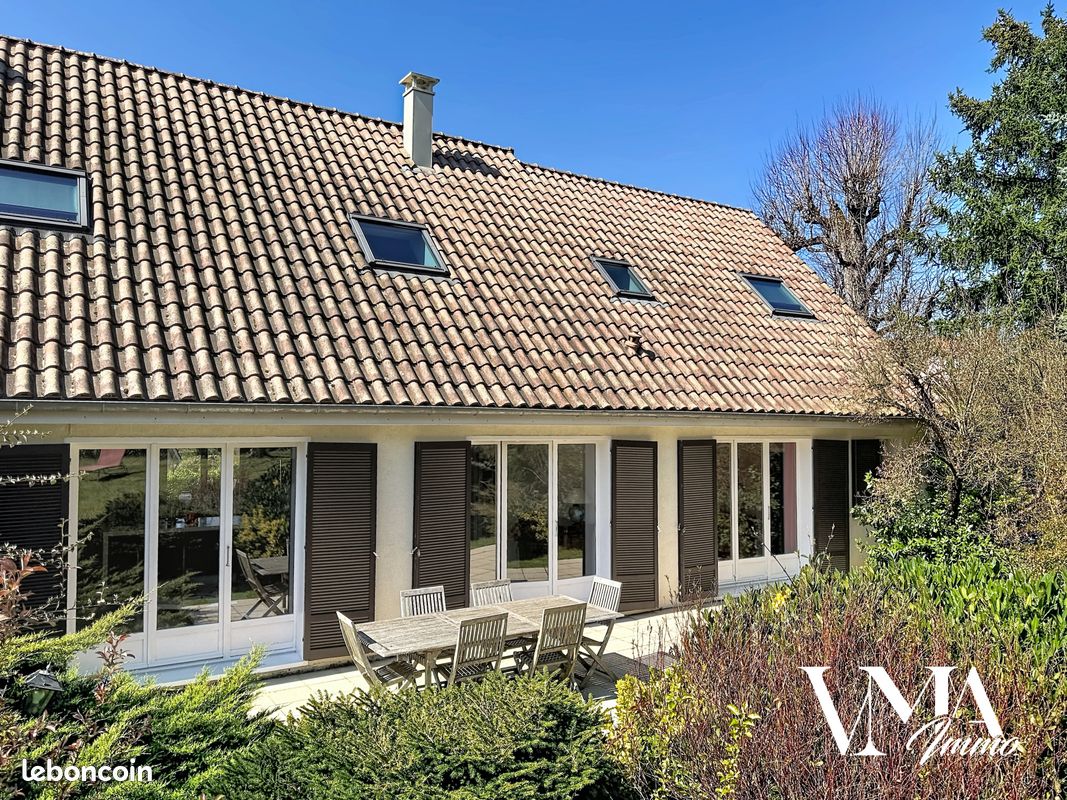Maison 7 pièces 200 m² · à Lissieu · 200 m² · 720 000 €