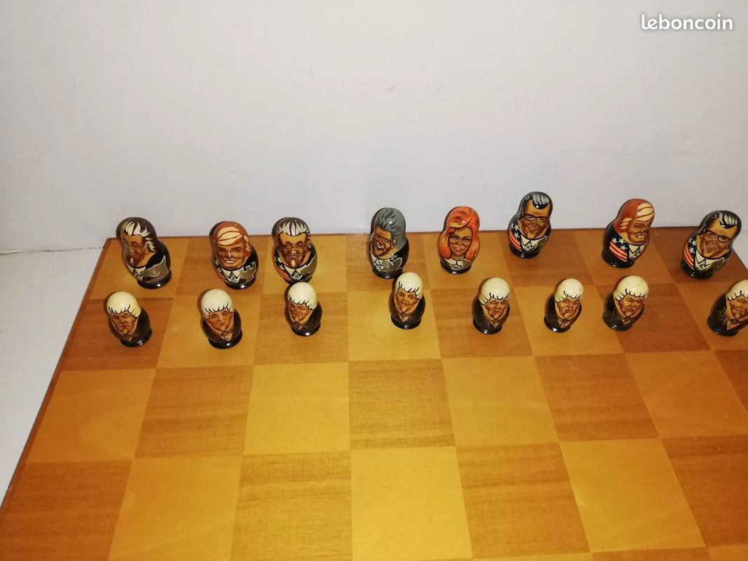 Jeu D'échecs Artisanal URSS - Bois - Plateau 45 Cm - Thème USA Vs URSS (Lénine/Clinton)