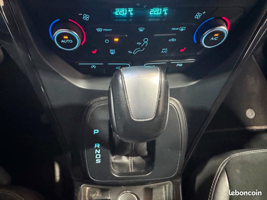 FORD KUGA 2.0 TDCi 180cv 4x4 Powershift ST-Line / CarPlay / Hayon Électrique / Caméra de Recul (image 34)
