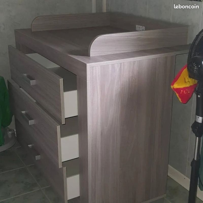 A vendre commode à langer et table basse (image 1)