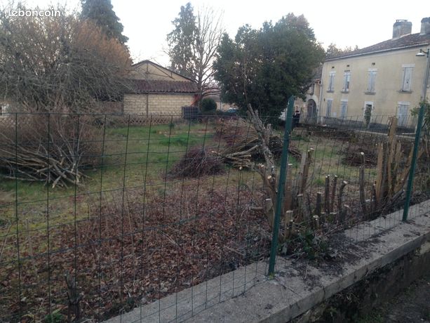 Charras Terrain clos 480 m2