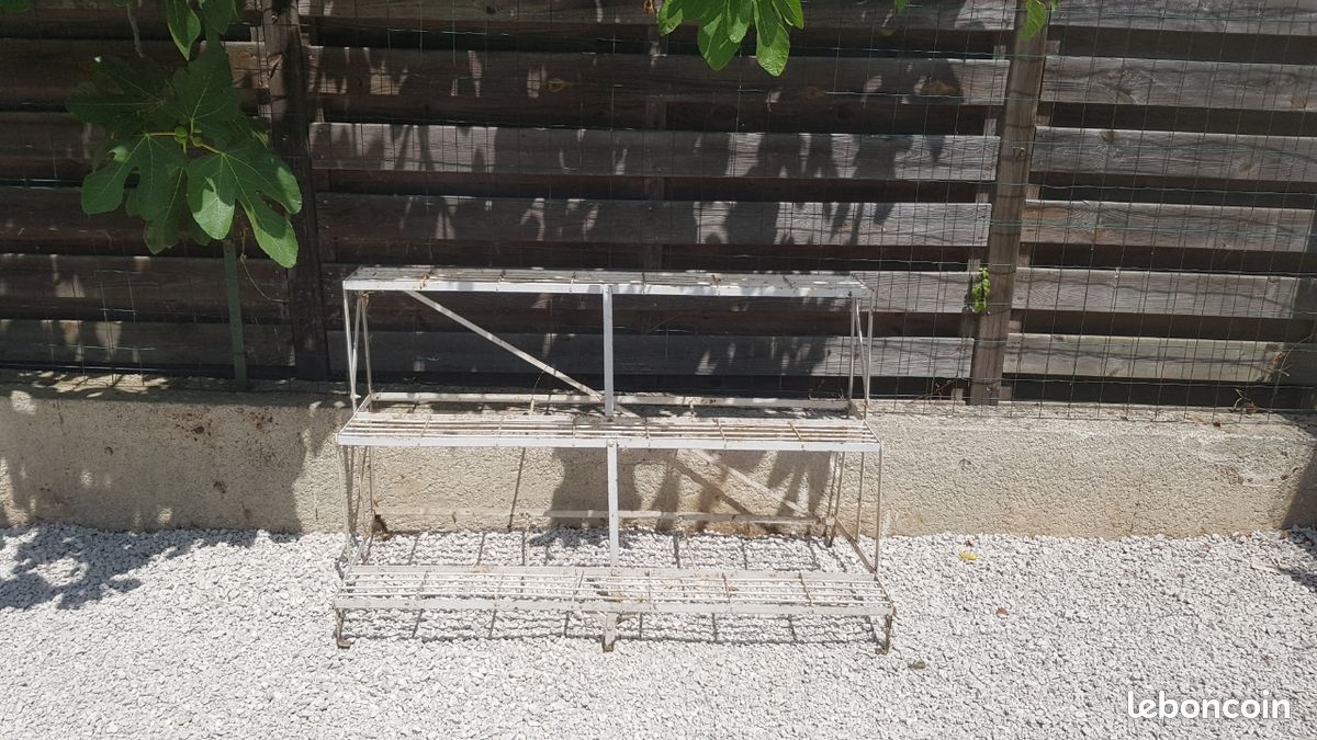 Étagère métallique pour plantes ancienne (image 1)