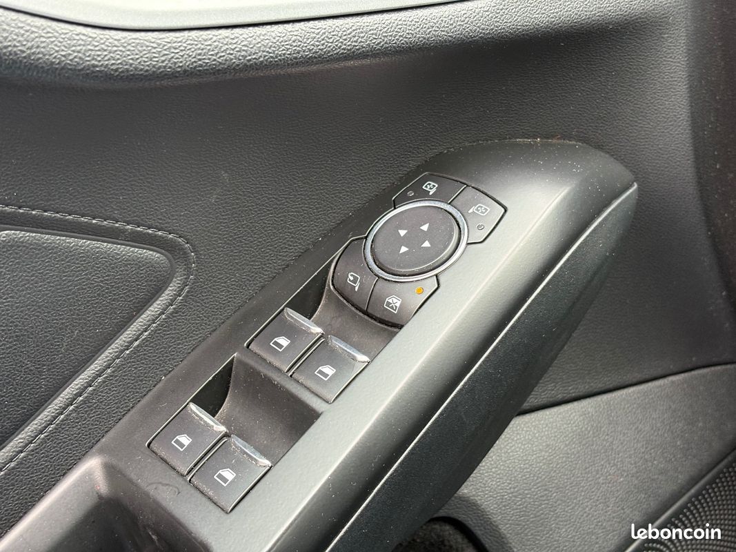 FORD FOCUS 1.0 EcoBoost 100 CH BVM6 Trend Business / CARPLAY / CAMERA / KEYLESS (image 34)