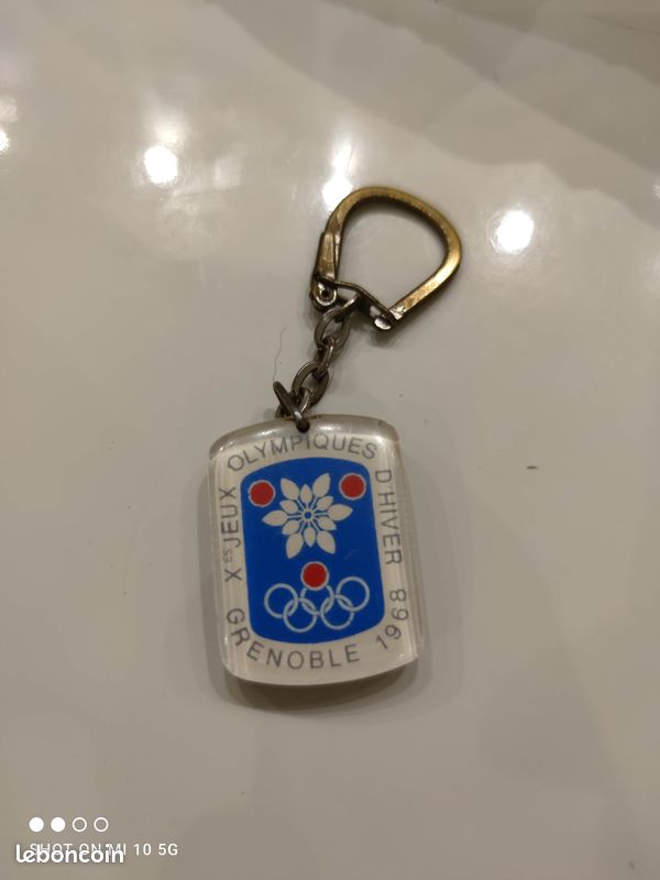 Porte-clés Officiel JO Grenoble 1968 – Arthus Bertrand – Argent – Signé – France