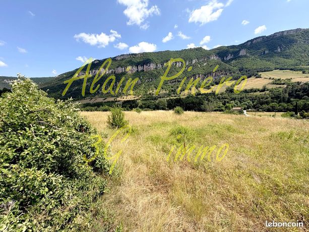 Terrain constructible 1 198 m² – Vue panoramique – Plein Sud – Proche Millau