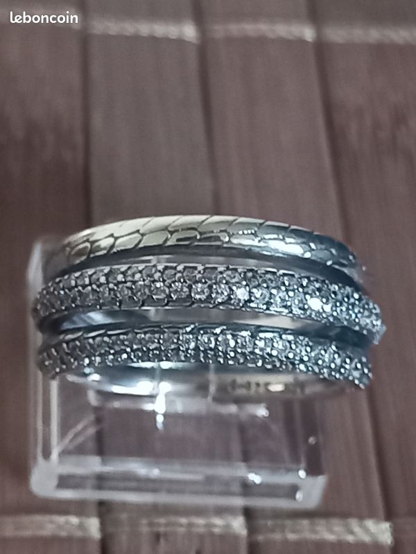 Alliance femme sertie créative or blanc 18K 7 diamants - romantique