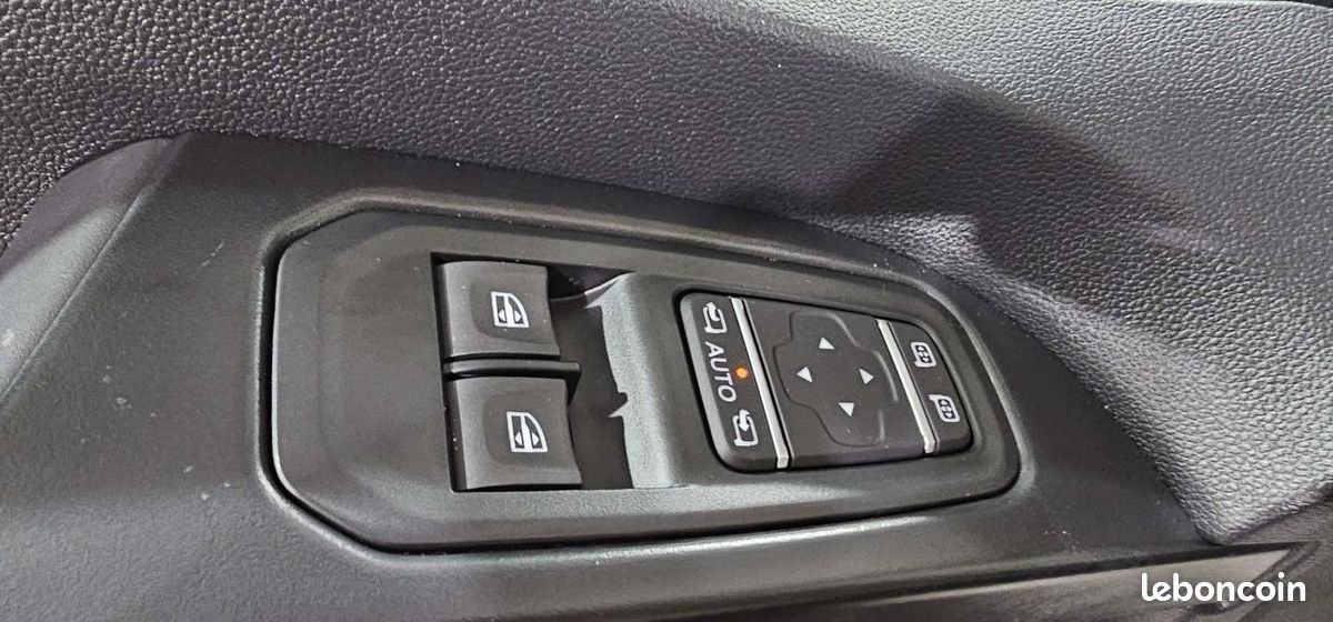 Renault Trafic CABINE APPROFONDIE CA L1H1 BLUE DCI 170 BVA9 RED EDITION EXCLUSIVE (image 33)