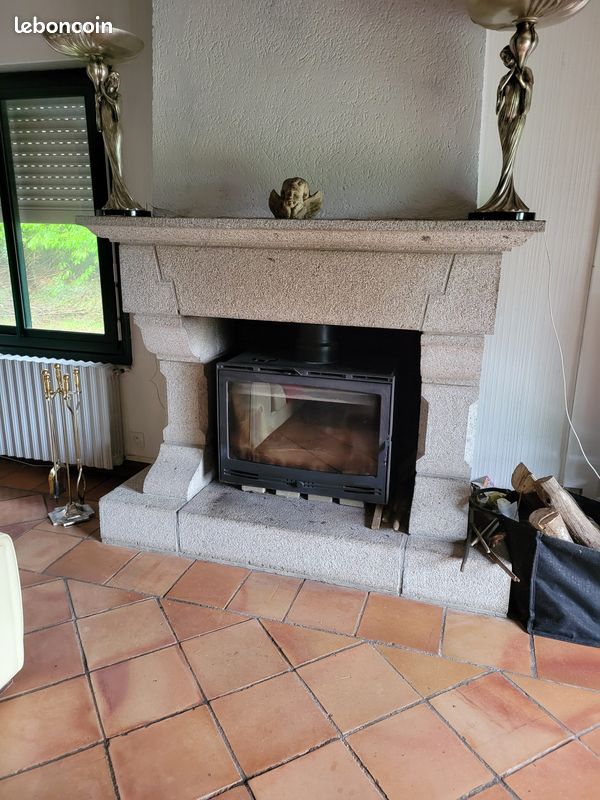 SACRIFIER CHEMINEE EN GRANIT 1M50 AVEC INSERT ET CONDUIT golfe du morbihan (image 1)