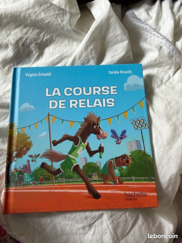 La course de relais. Virginie Grimaldi, Coralie Bruschi. Collection Esprit sportif. Hachette jeunesse, 2024. Dès 3 ans (image 1)