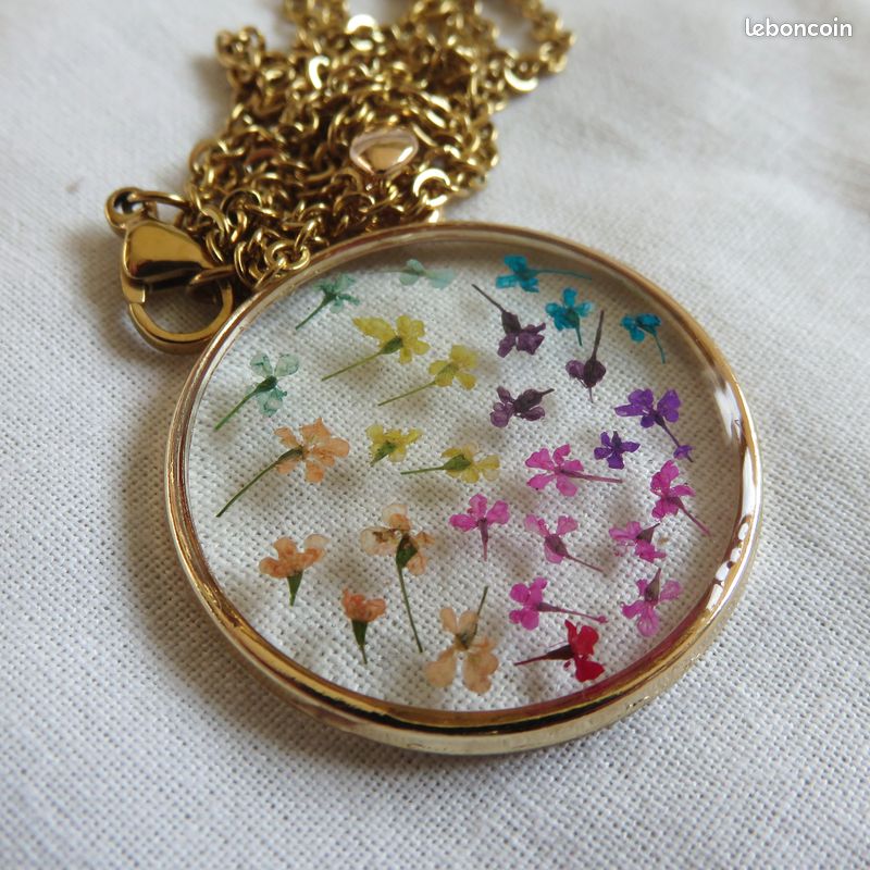 Collier fleurs pressées (image 3)