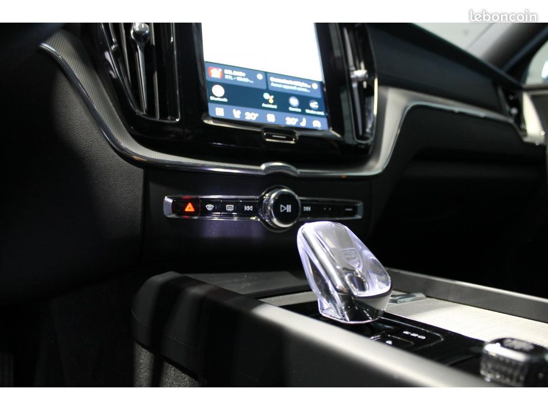 VOLVO XC60 T8 AWD - Polestar Engineered Garantie Constructeur / Caméra 360 / Sièges chauffants (image 14)