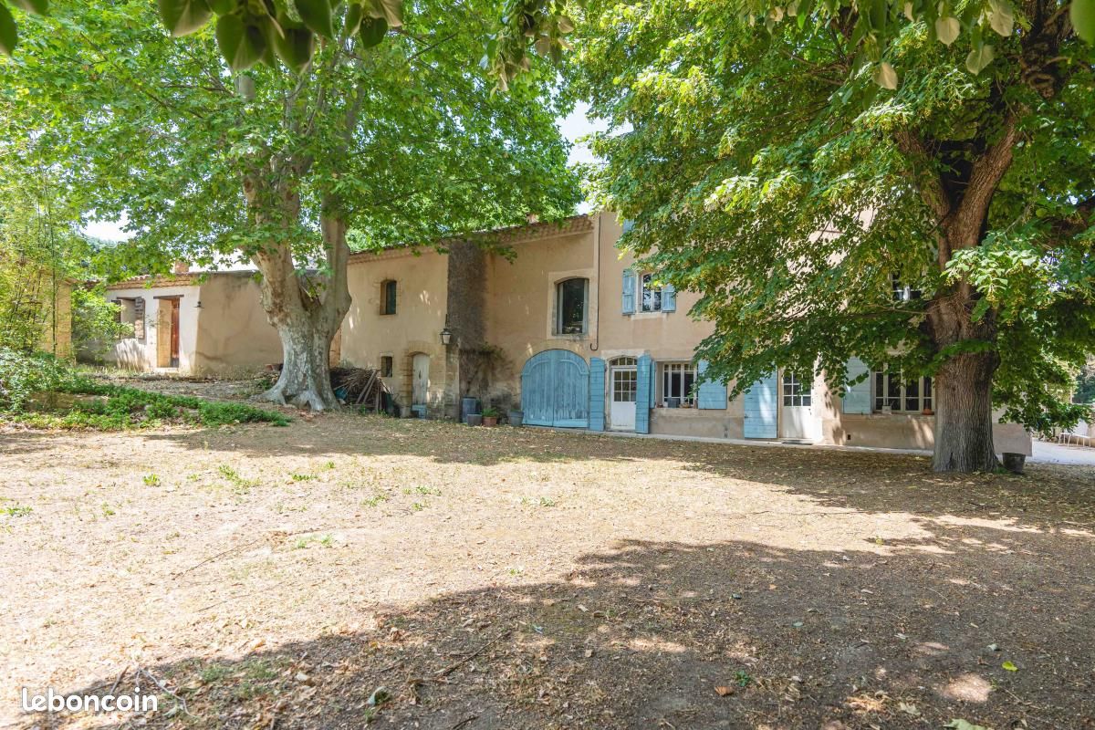 Maison 10 pièces 445 m² · à La Tour-d'Aigues · 445 m² · 1 155 000 €