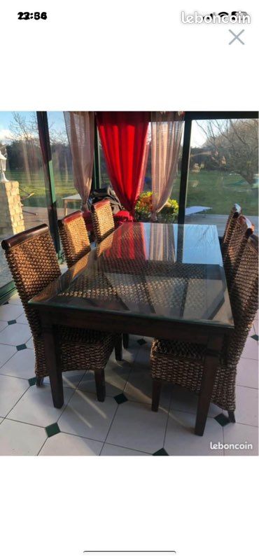 Table avec 6 chaises (image 1)