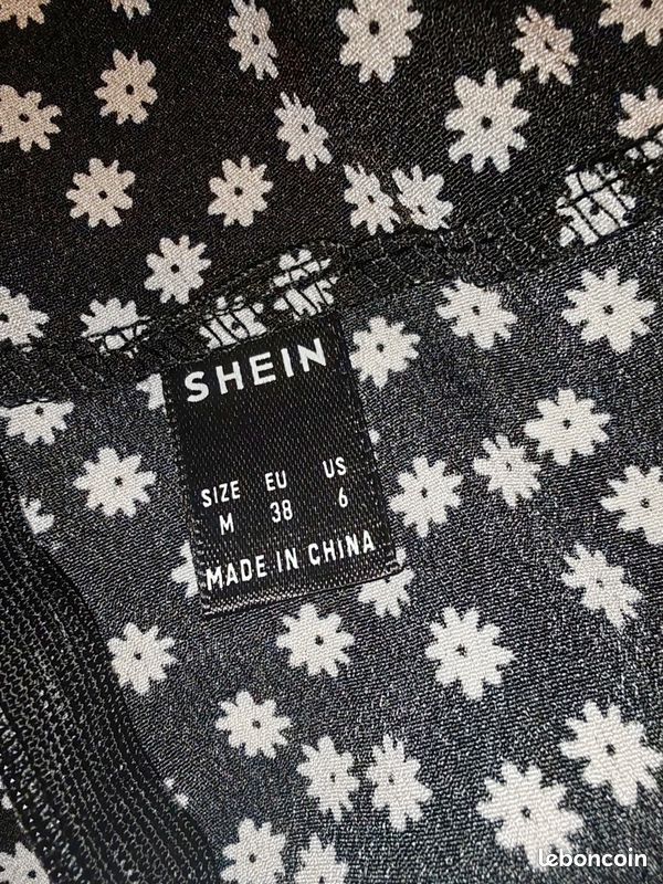 Jupe Noire à Fleurs Pour Femme – Taille M, Neuve Sans étiquette – 2 Much LA