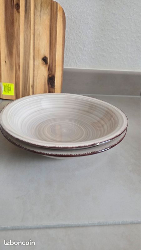 Assiettes et planche bois acacia (image 2)