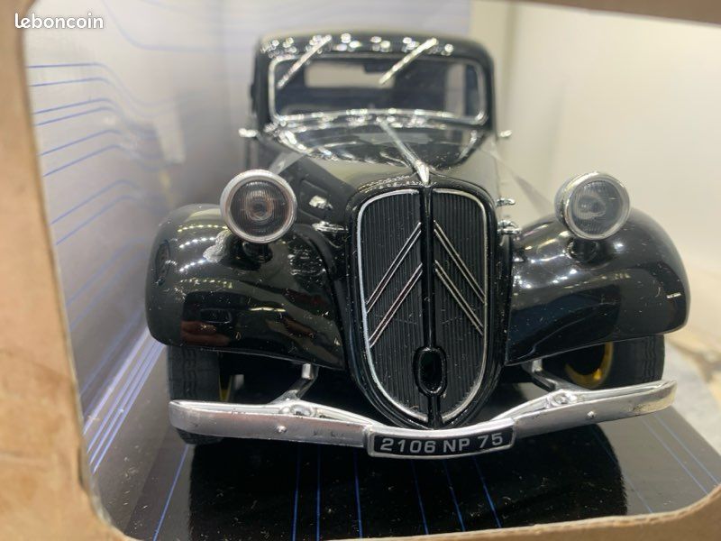 Solido Prestige - Scale 1 18 - Citroën 15cv 6 Cyl. Traction Avant 11b 8C5