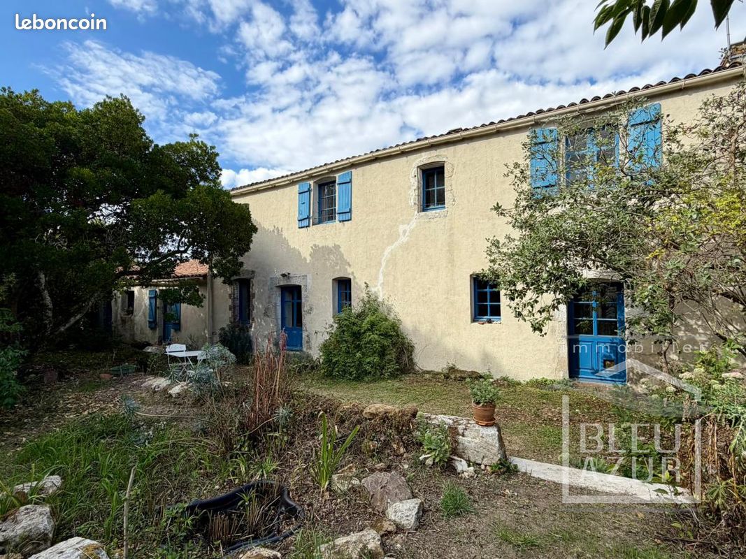 Maison 10 pièces 239 m² · à Saint-Cyr-en-Talmondais · 239 m² · 361 500 €