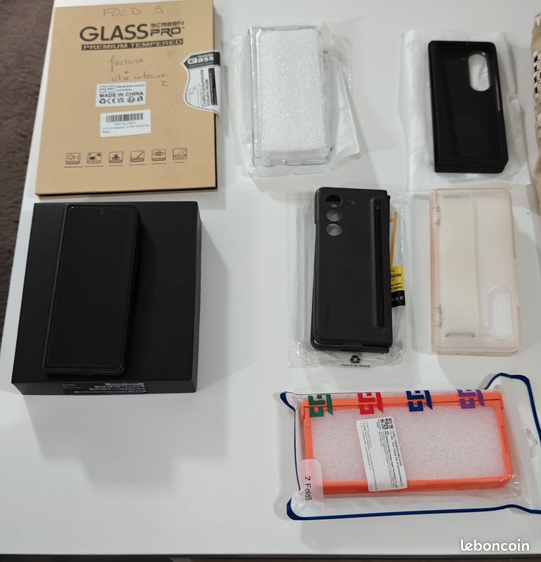 [VENDS] Pack Samsung Galaxy Z Fold 5 - 512 Go - Couleur Exclusive Bleu ( modèle européen dual sim )+ 5 Coques & Protections (image 2)