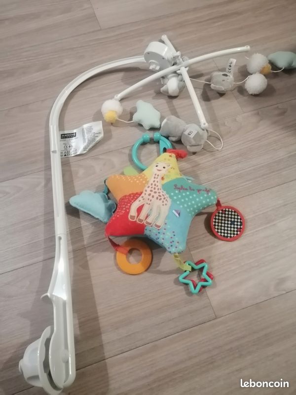Mobile musicale lit bébé et accessoires Sophie giraffe (image 2)