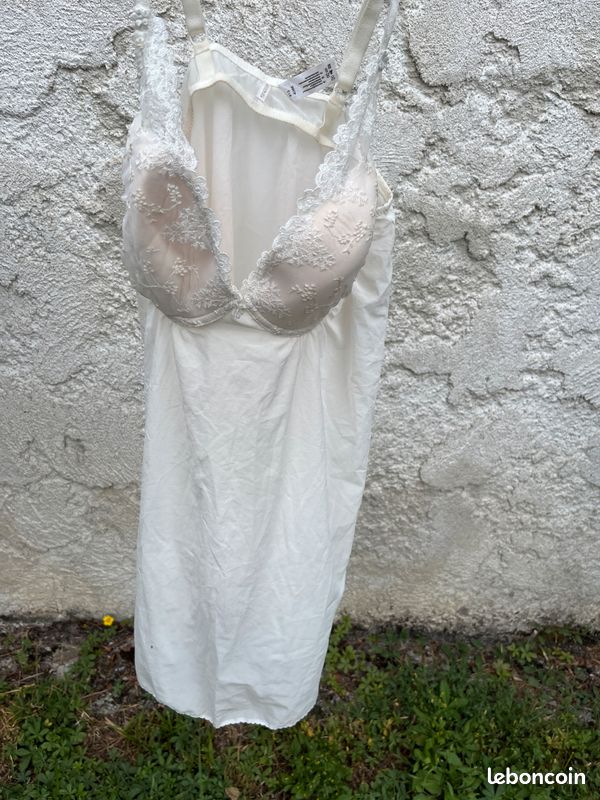 Nuisette ivoire Passionata en dentelle – bonnet B Vêtements