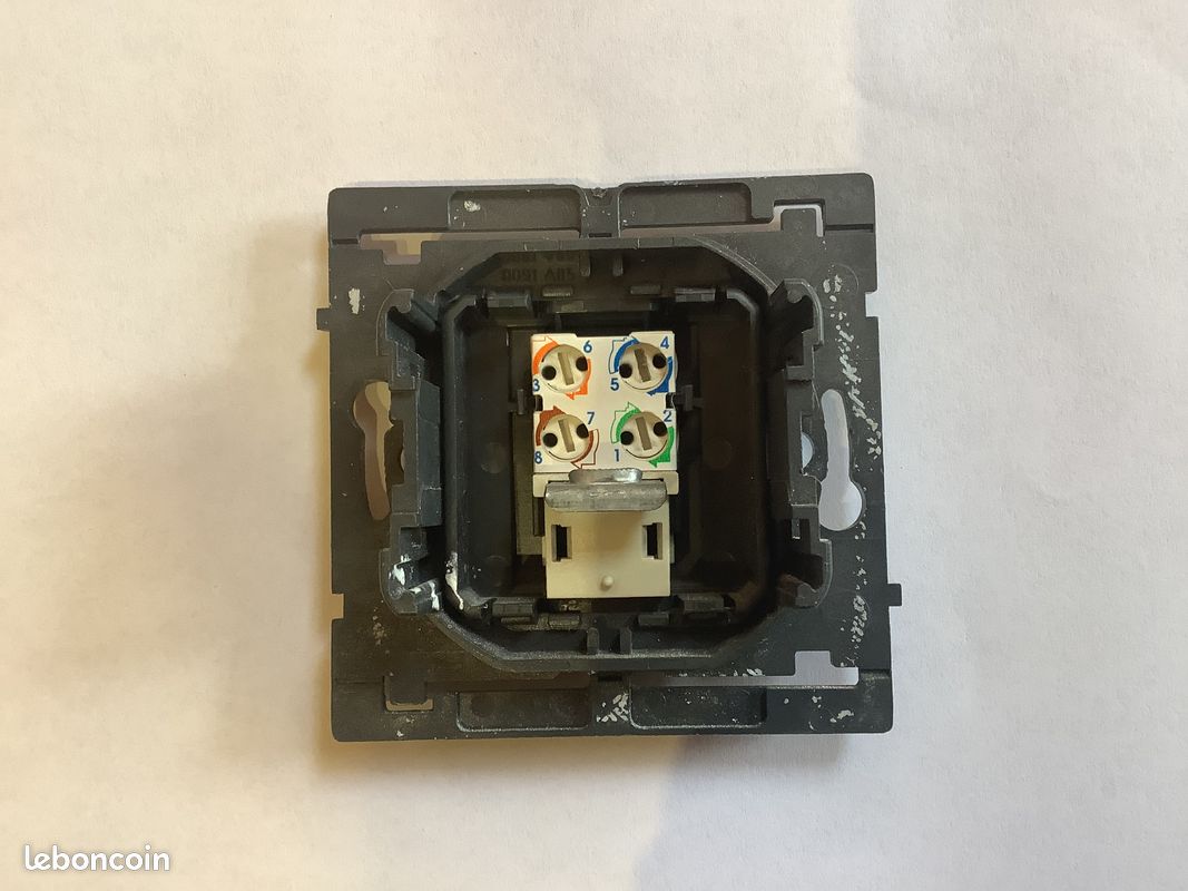 LEGRAND - Prise RJ45 Cat. 6 FTP Céliane - Prise Murale Multimédia - Pour Transmissions Haut Débit Gigabit Ethernet - Titane