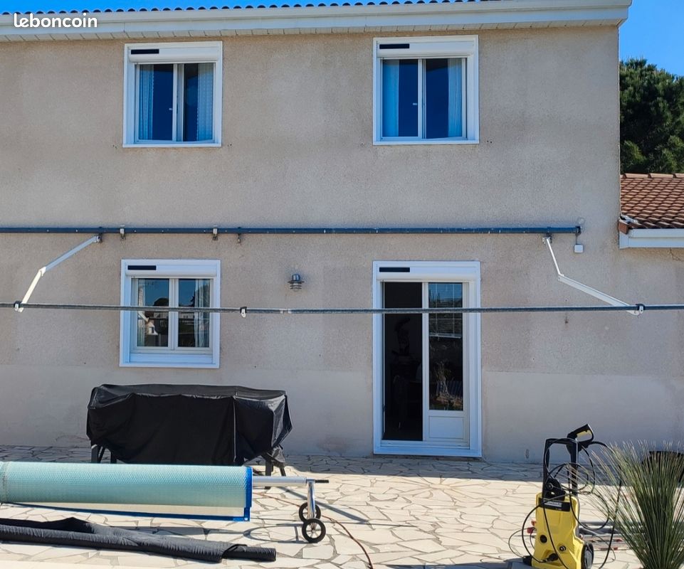 Bras de store banne blanc en parfait état physique et de fonctionnement (image 1)