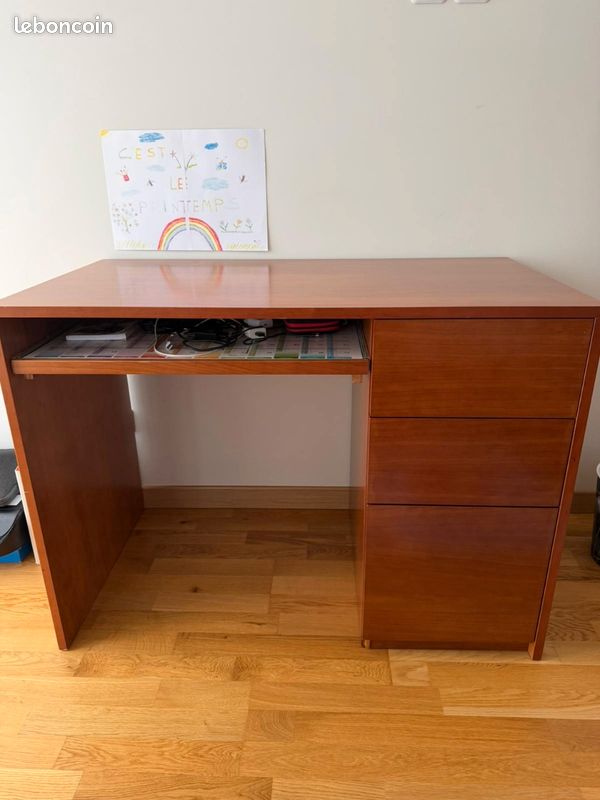 Bureau (image 1)