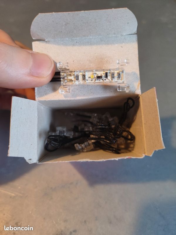Legrand 665090 Voyant lumineux pour interrupteur bipolaire et permutateur Mosaic et Céliane, 230V, 0,15mA (image 3)