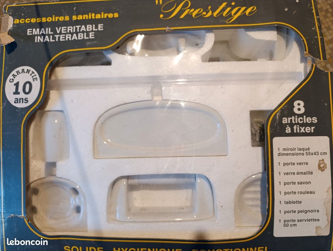 Ensemble NEUF d'accessoires de SDB (image 1)
