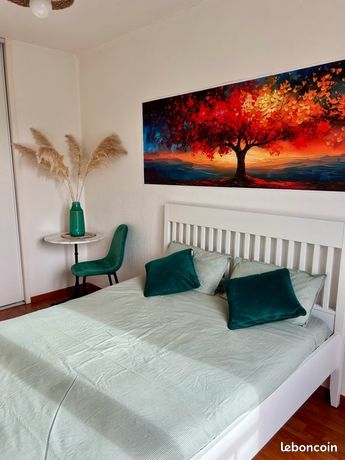T2 meublé lumineux 50m² avec parking – Résidence sécurisée au calme – Dernier étage – 3 min RN89 – 20 min Bordeaux – Saint-Sulpice