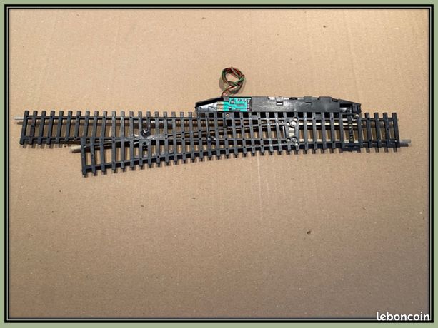 Aiguillage Roco HO Voie 100 – Gauche électrique 30cm – Train Miniature