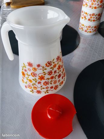 pichet Arcopal Motif fleurs Vintage