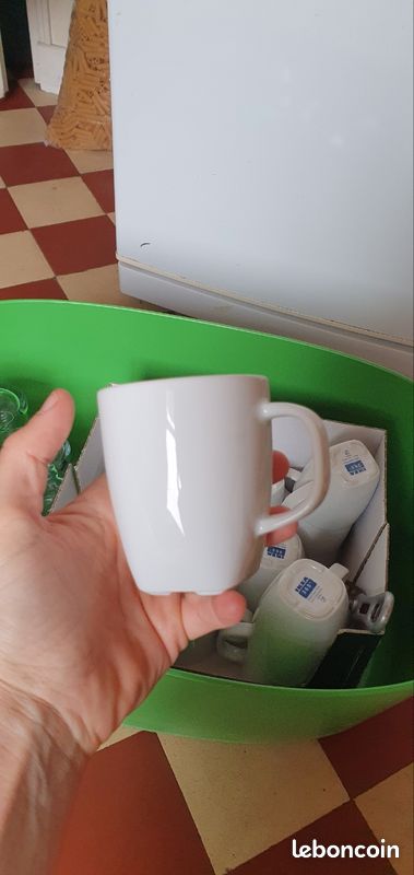 Lot vaisselle : tasses, verres, coupes, saladier (image 3)