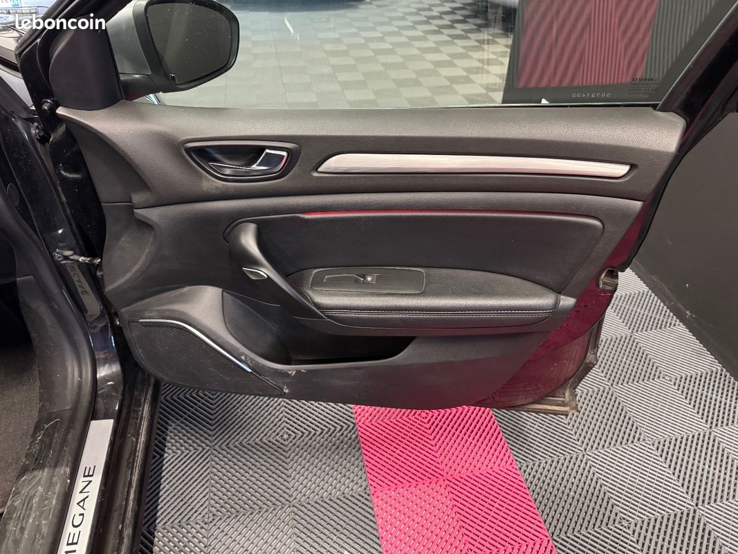 RENAULT MEGANE IV BERLINE dCi 130 GTline / ENTRETIEN A JOUR / CAMERA DE RECUL / MOTEUR A CHAINE (image 37)