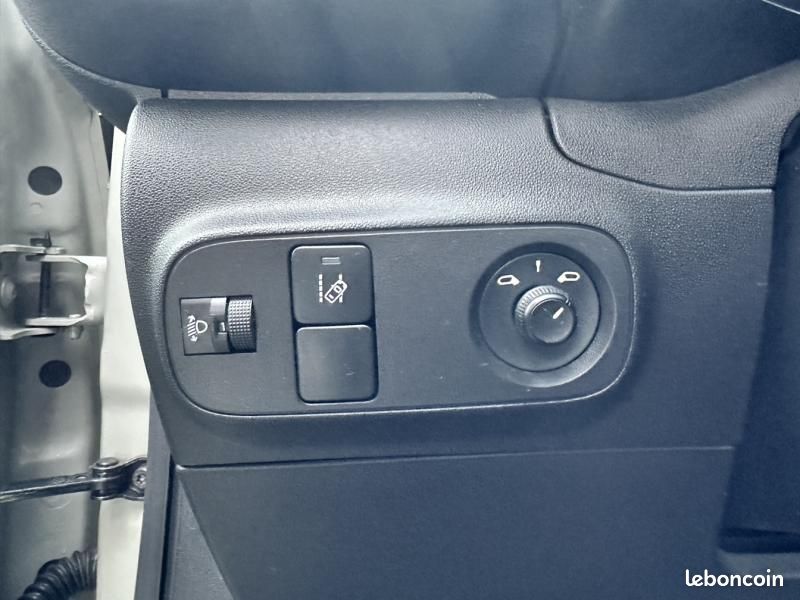 Citroen C3 1.2 PureTech 83ch S&S YOU (image 8)