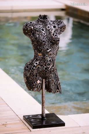 Sculpture En Acier Doré – Art Abstrait Fait Main, Déco Française