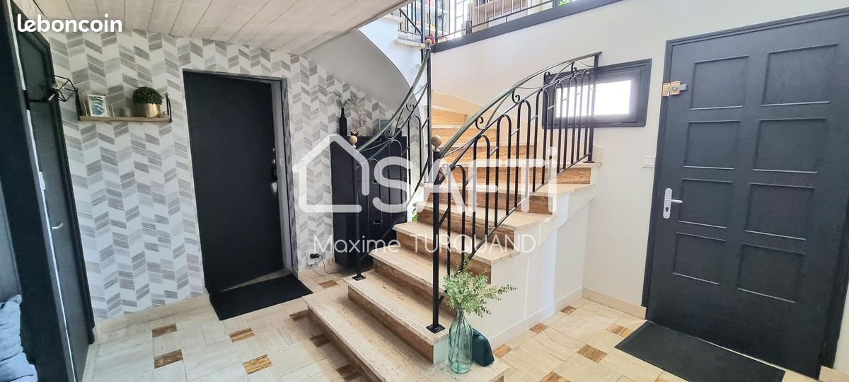 Maison 6 pièces 169 m² - Bressuire 79300 (image principale 1)