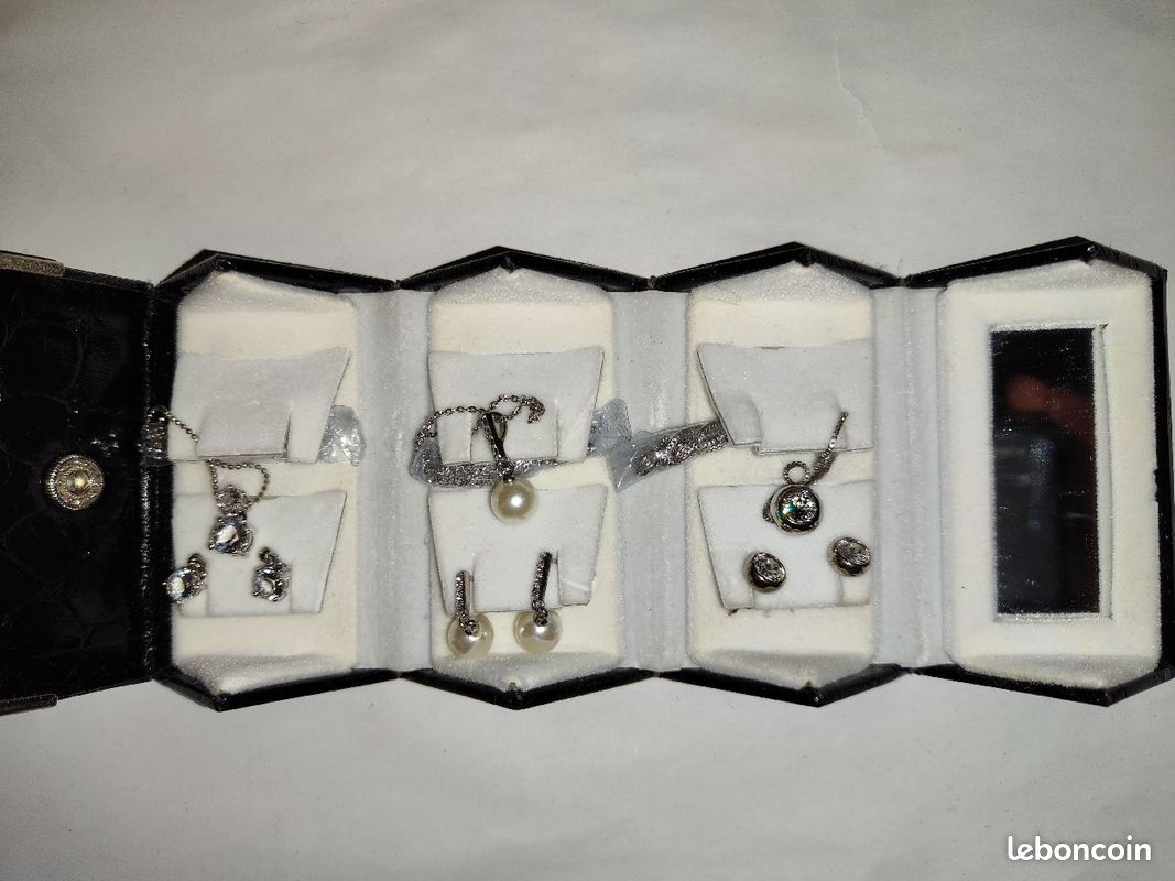 Coffret de 3 parures (image 1)