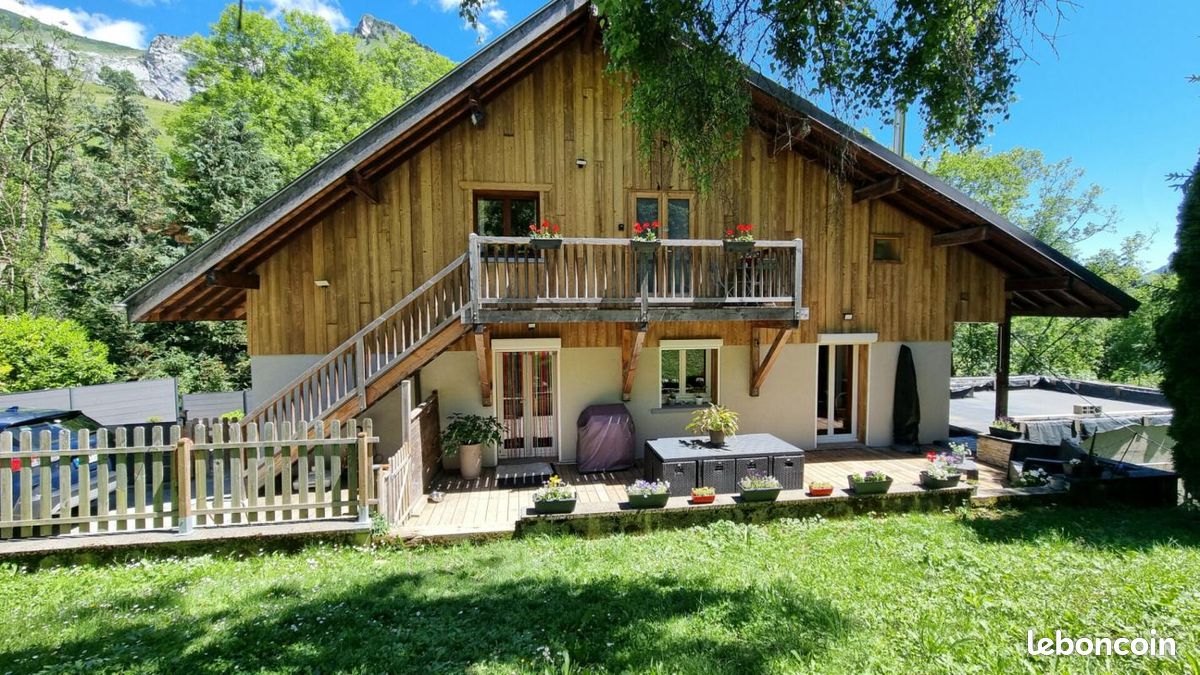 Maison 13 pièces 260 m² · à Talloires-Montmin · 260 m² · 995 000 €