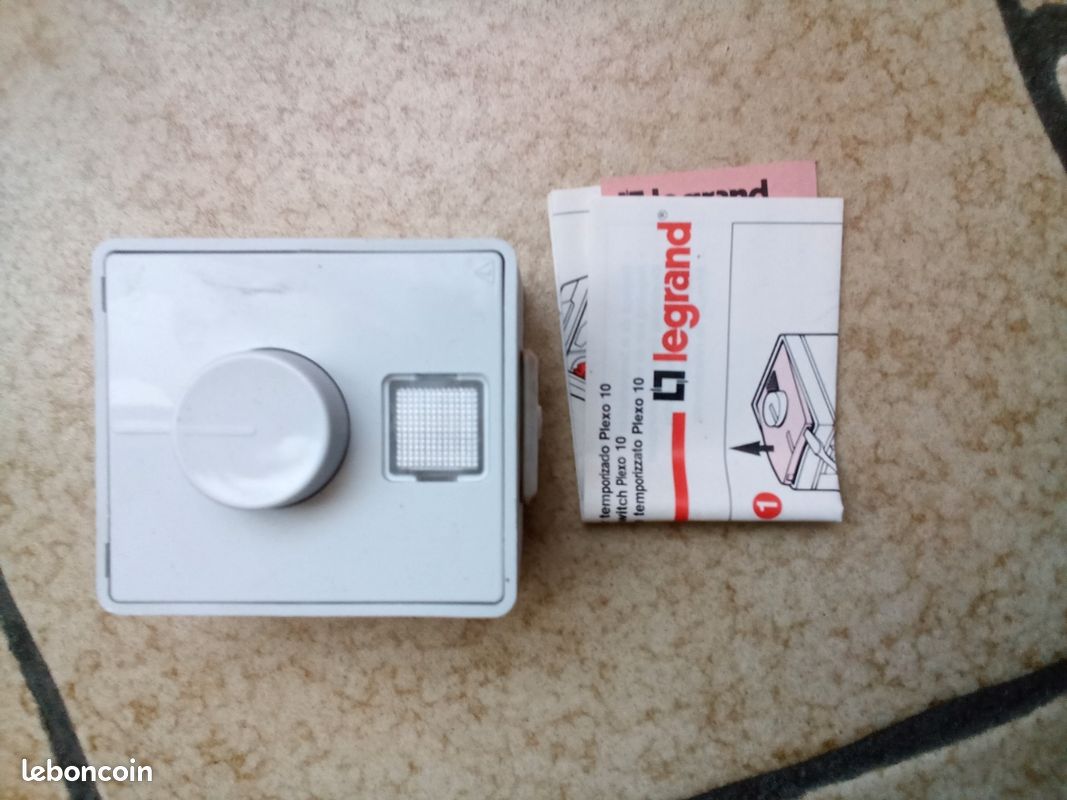 Interrupteur temporise lumineux Plexo composable gris Legrand