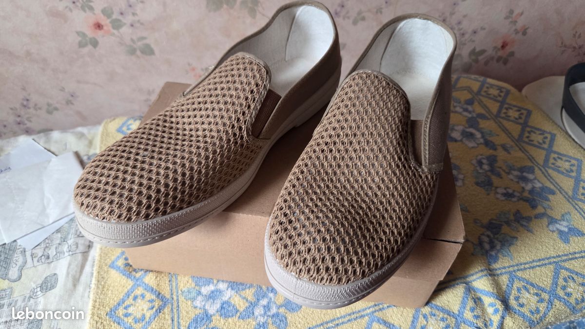 Chaussons/Pantoufles, Homme, pointure 45, en toile aérée, Neuves (image 1)