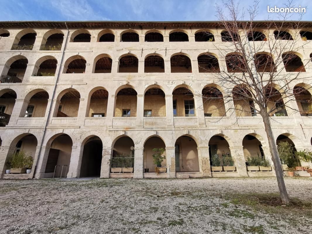 Parking Avignon · 128 €/mois