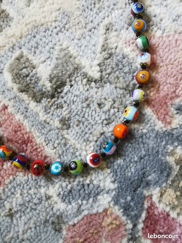 Collier en verre bleu cobalt : perle millefiori, éléments décoratifs - France