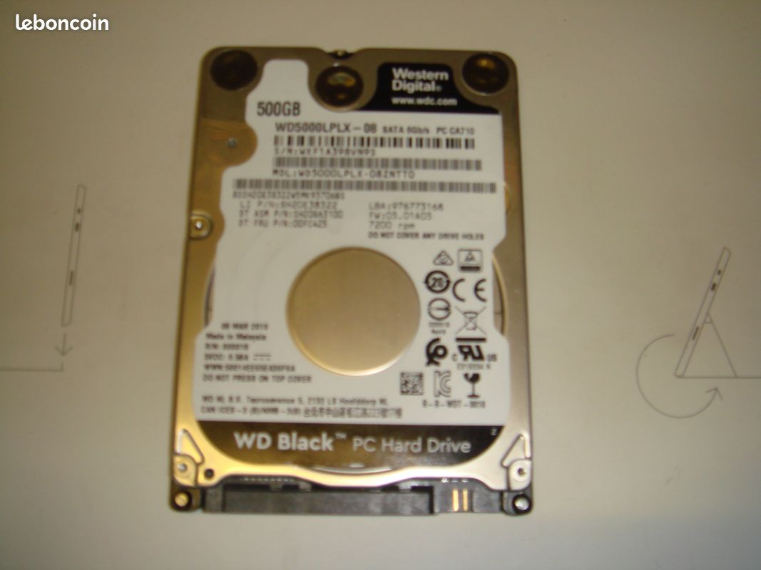 Comparaison de la taille des disques durs de 3.5 et 2.5 pouces, sata et ide Photo Stock - Alamy