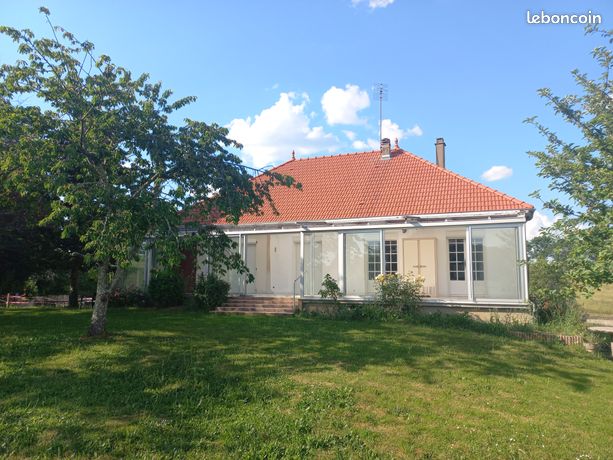 Maison entièrement rénovée avec véranda et terrain ombragé