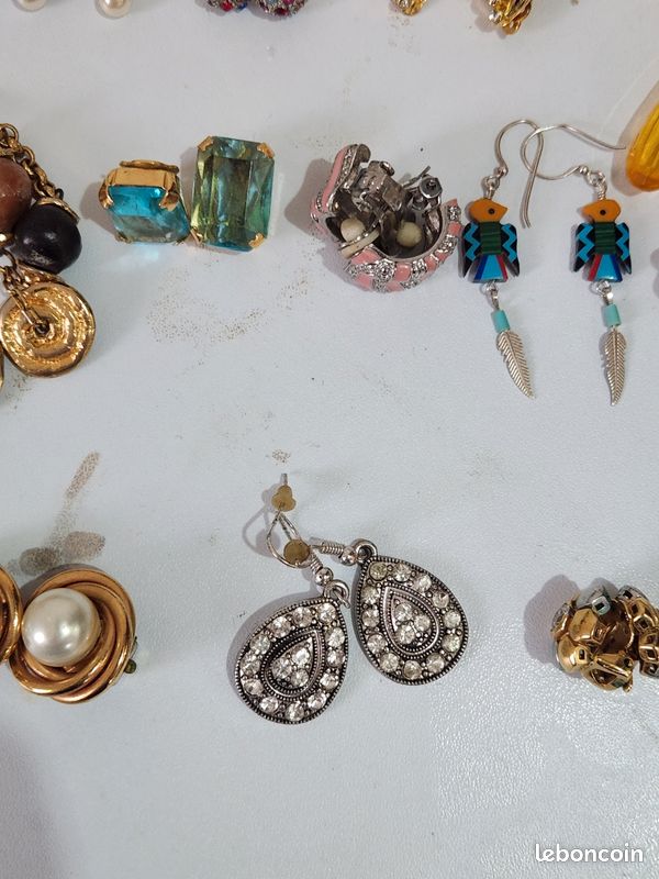 Lot D'anciennes Boucles D'oreilles Orphelines Vintage - Bijoux Rétro Collection