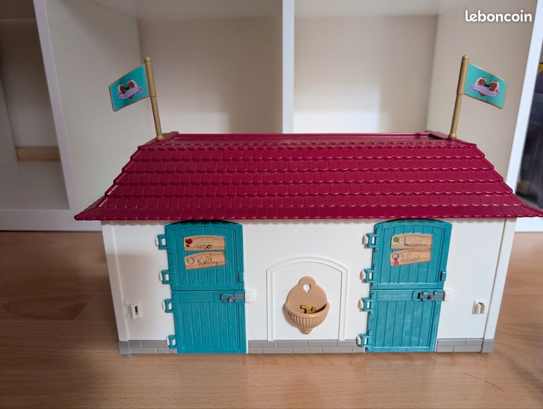 Écurie avec box Schleich (image 1)